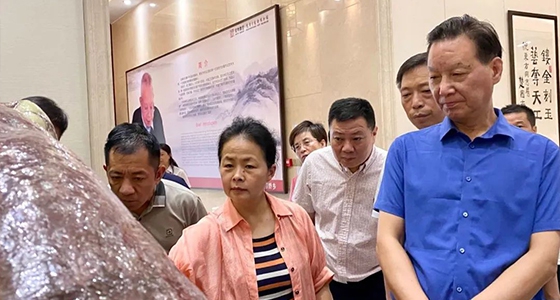 石语千秋松，，，，广迎八方客——尊龙凯时·倪东方艺术博物馆